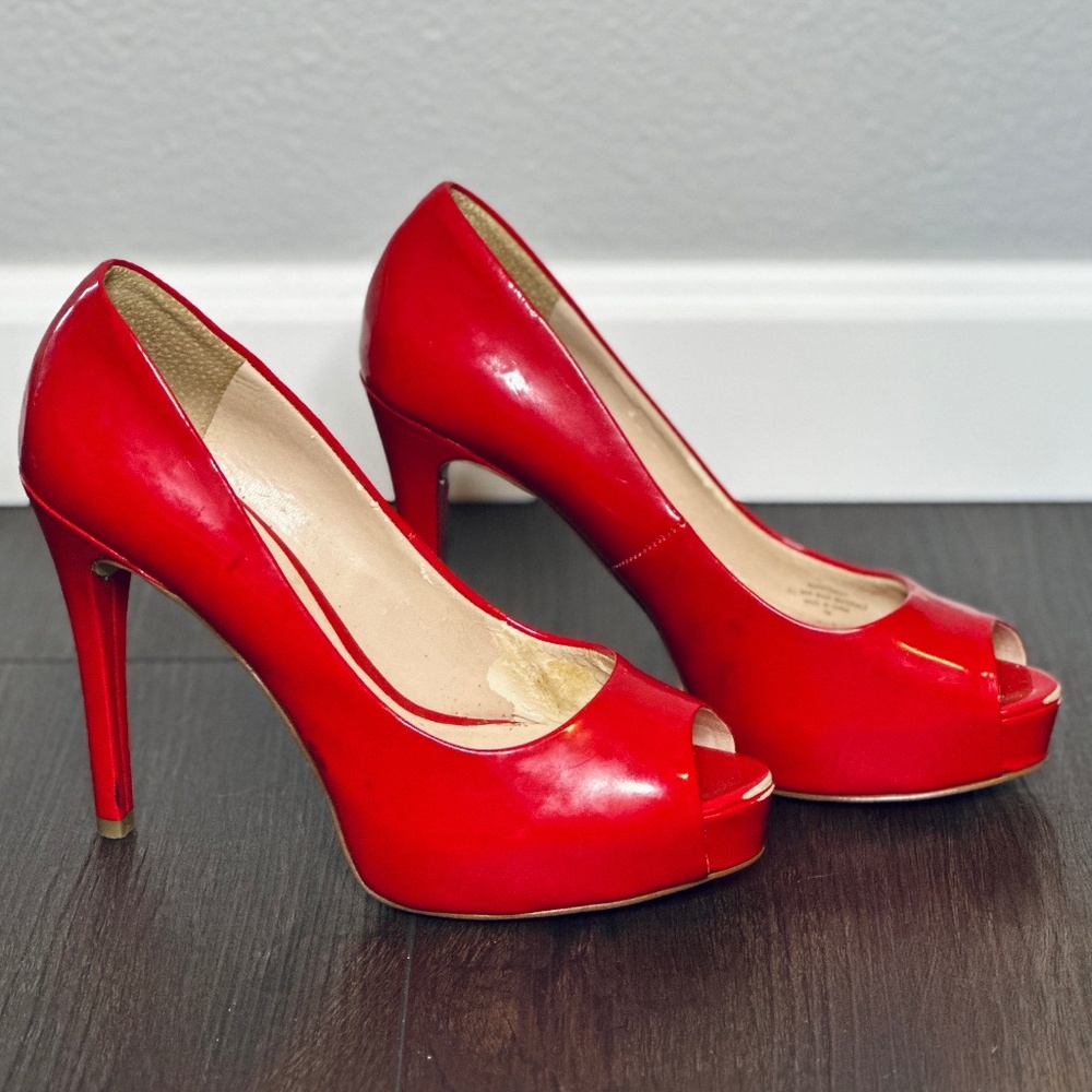 🔥 GUESS Red Patent Leather Peep-Toe Pumps – 4 3/4" Heel, 1" Platform – Size 7